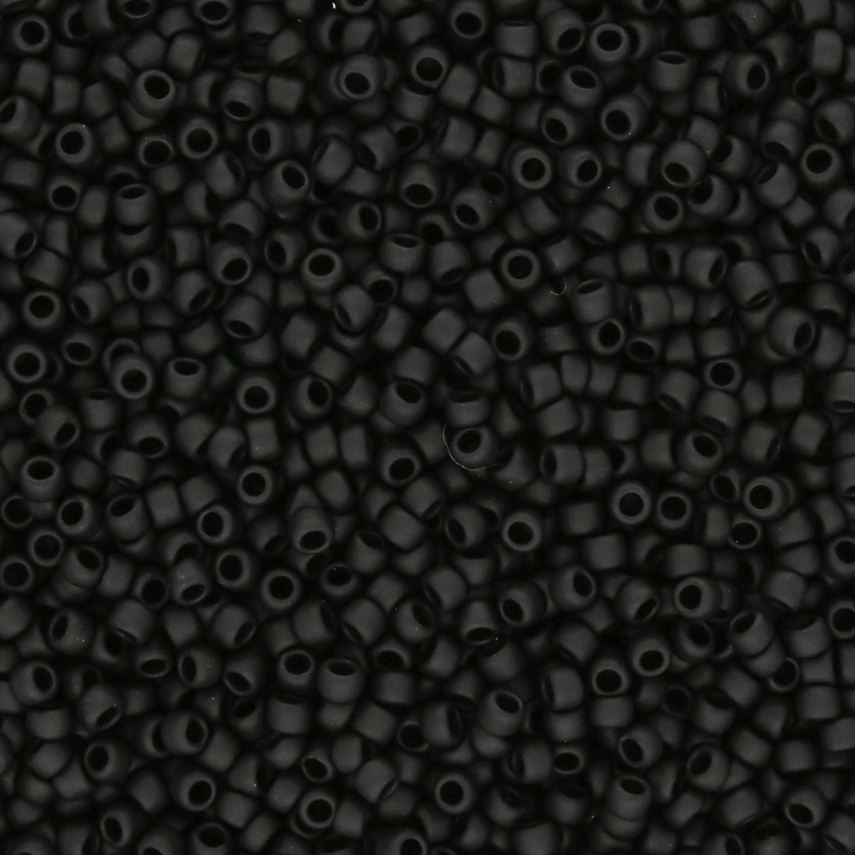 Rocailles-Perlen Toho 15/0 – Opaque Frosted Jet - PerlineBeads