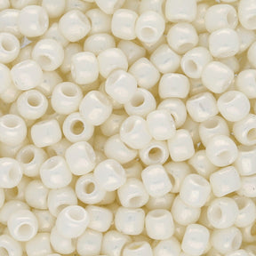 Rocailles-Perlen Toho 6/0 – Opaque-Lustered Navajo White - PerlineBeads