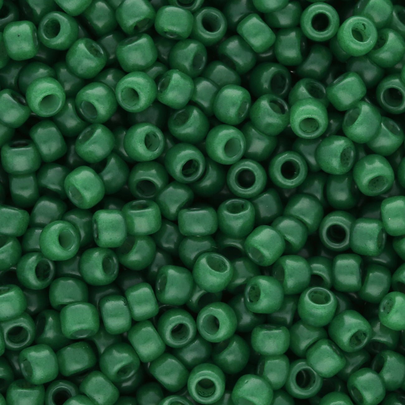 Rocailles-Perlen Toho 8/0 – Hybrid ColorTrends Milky - Kale - PerlineBeads