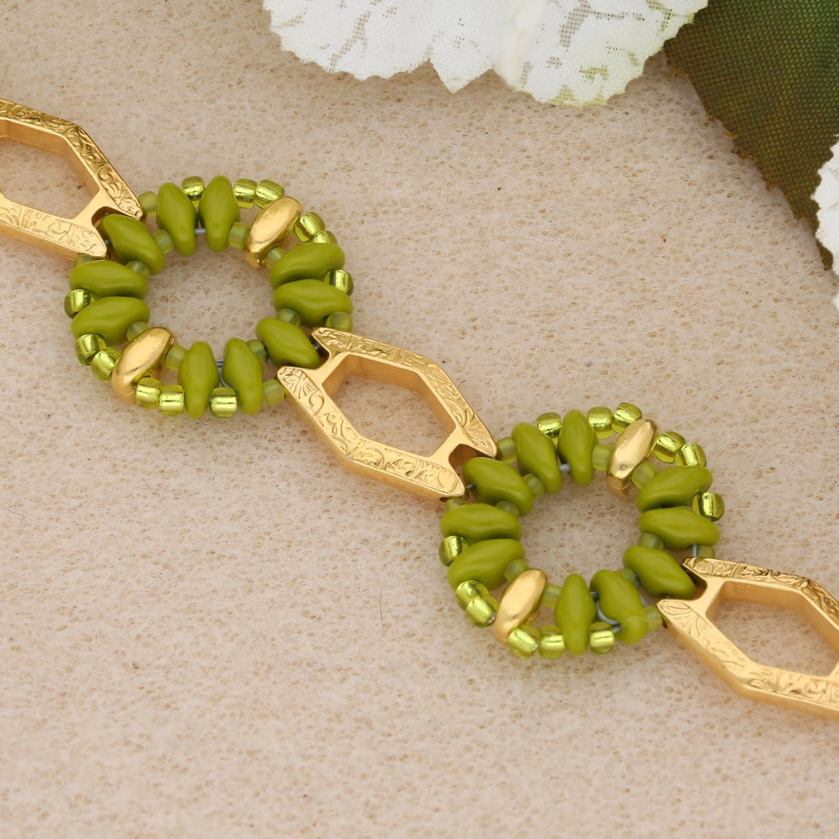 SuperDuo 2,5 x 5 mm - Opaque Olivine - PerlineBeads