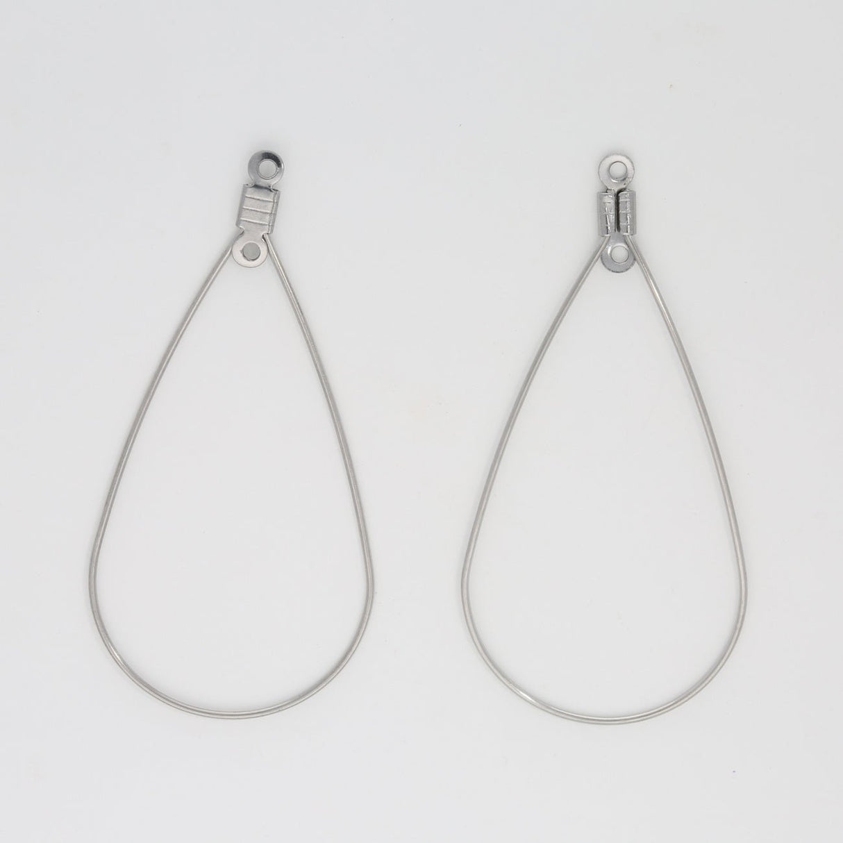 Tropfenförmige Ohrringe aus Edelstahl - Farbe Stahl - PerlineBeads